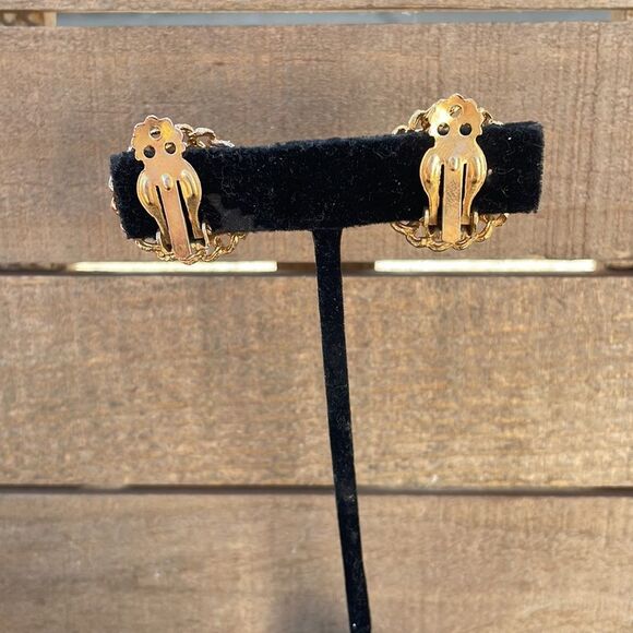 Gold Chain Button Clip on Earrings - Picture 4 of 9